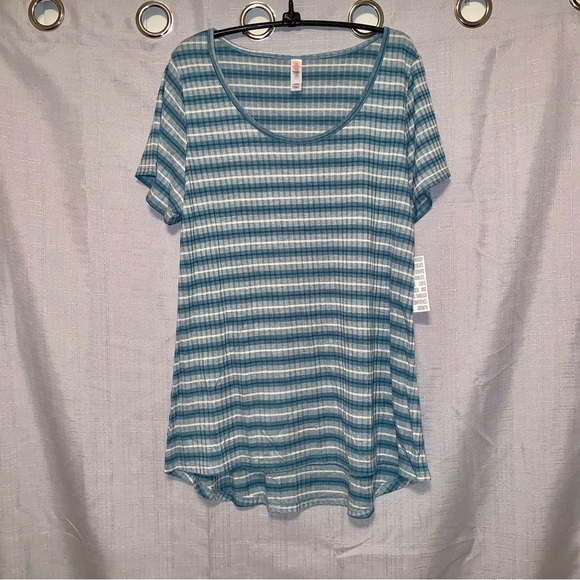 🔲LULAROE Blue Striped Women's Top "CLASSIC TEE" size Large - Picture 1 of 7